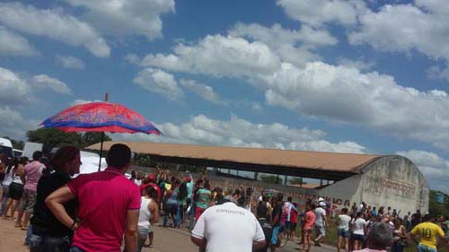 
        
             Manifestantes interditam a BR-316
        
    