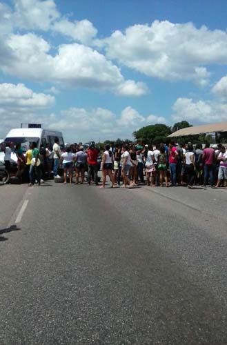 
        
             Manifestantes interditam a BR-316
        
    