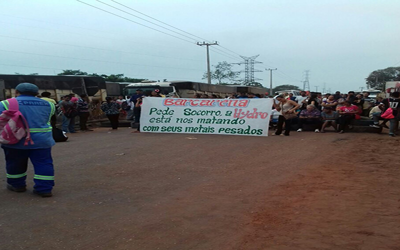 
        
            População protesta contra danos causados pela Hydro
        
    