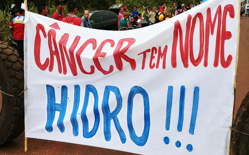 
        
            População protesta contra danos causados pela Hydro
        
    