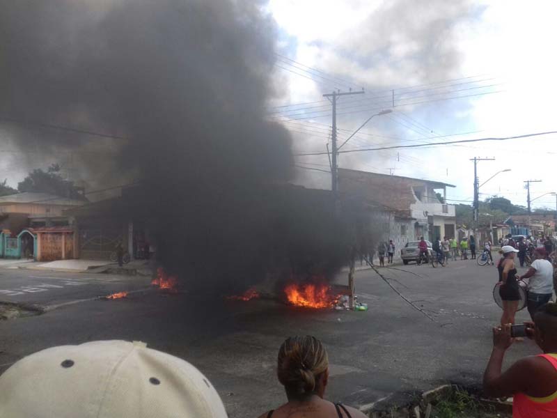 
        
            Moradores protestam em Mosqueiro
        
    
