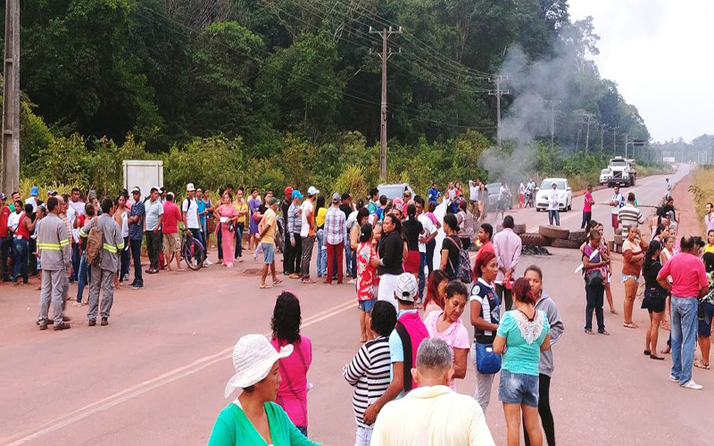 
        
            População protesta contra danos causados pela Hydro
        
    