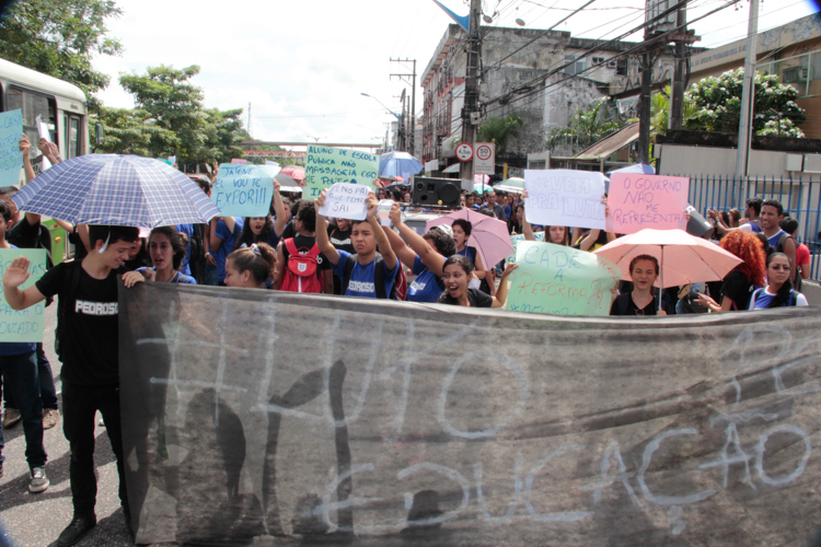 
        
            Moradores protestam em Mosqueiro
        
    