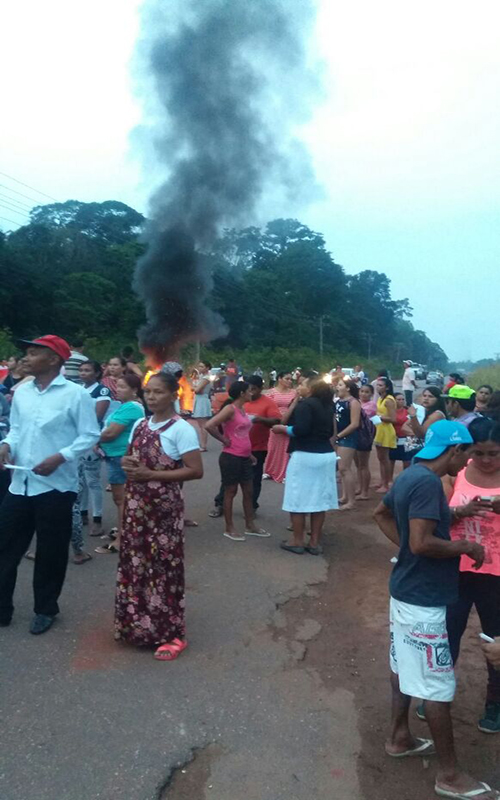 
        
            População protesta contra danos causados pela Hydro
        
    