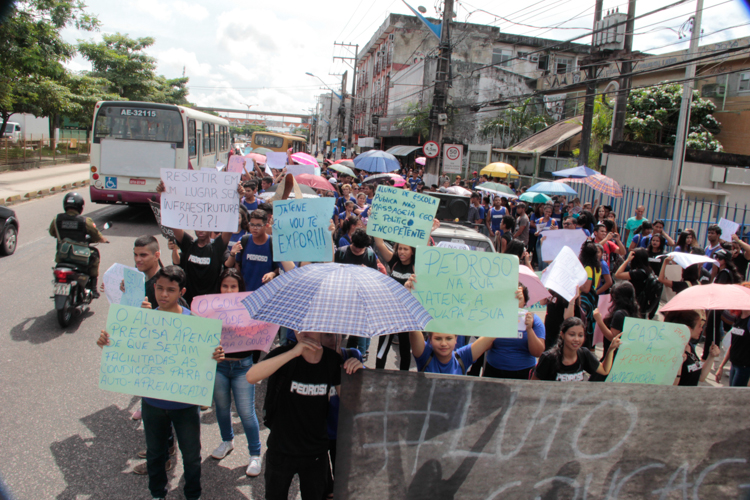 
        
            Moradores protestam em Mosqueiro
        
    