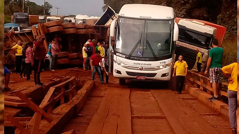 
        
        
            Ponte quebra e causa prejuízos na BR-230 no interior do Pará
        
    