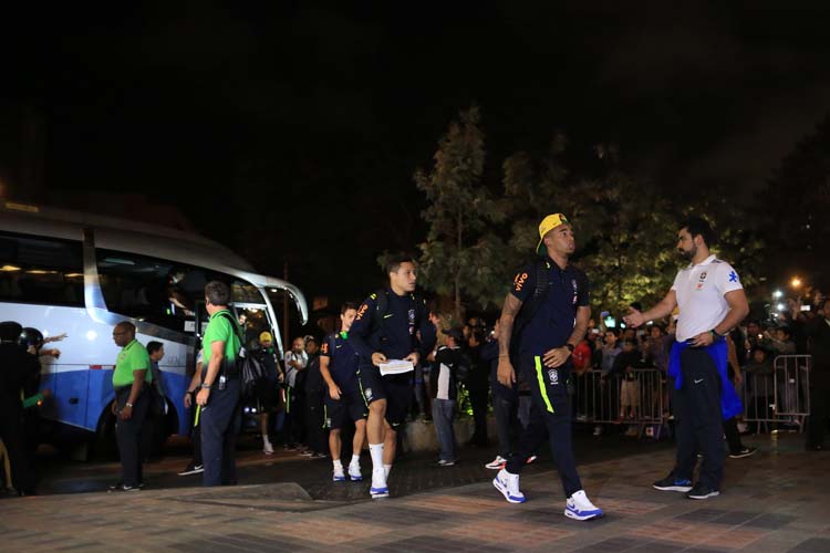 
        
        
            Seleção brasileira chega em Lima, no Peru
        
    