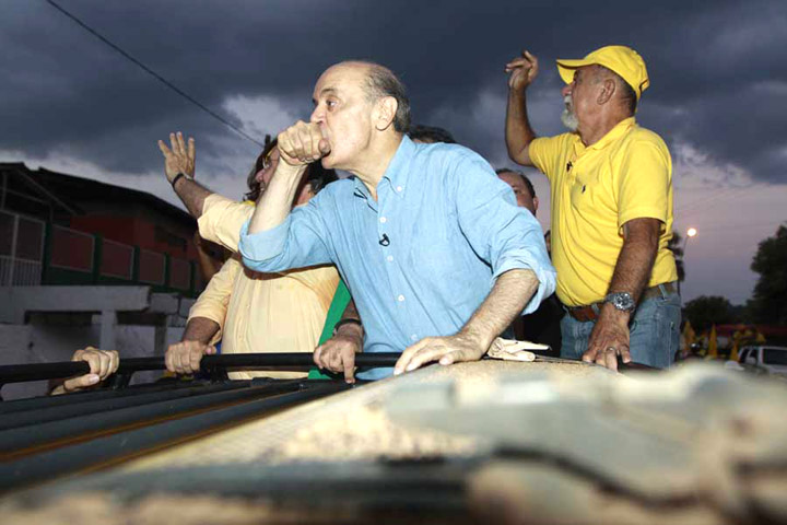 
        
            José Serra faz campanha nas ruas de Altamira
        
    