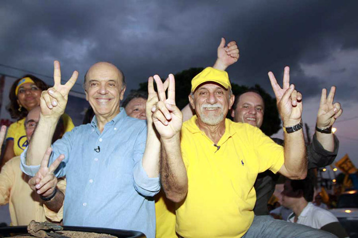 
        
            José Serra faz campanha nas ruas de Altamira
        
    