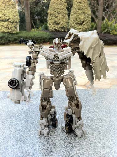 
        
            Visual de Megatron revelado em Transformers 3
        
    