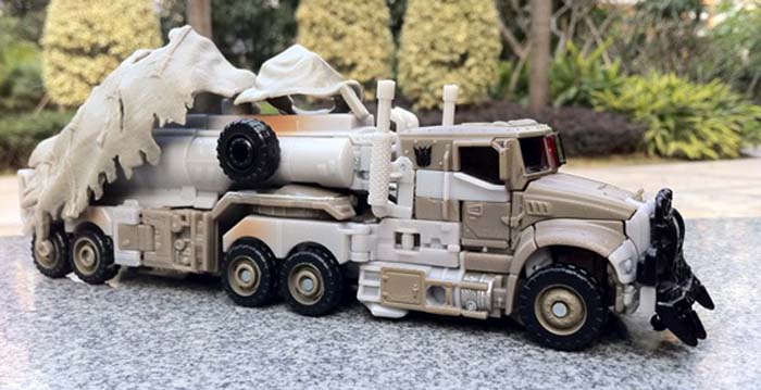 
        
            Visual de Megatron revelado em Transformers 3
        
    