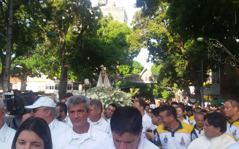 
        
            Fiéis se despedem de Nossa Senhora de Nazaré
        
    