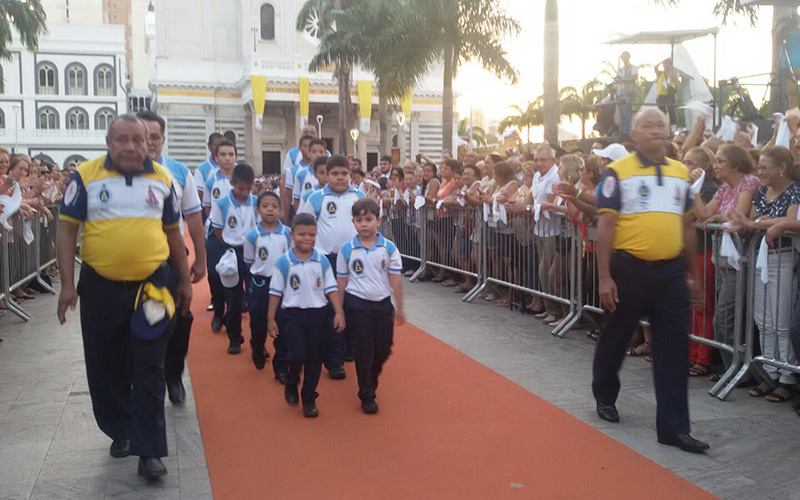 
        
            Fiéis se despedem de Nossa Senhora de Nazaré
        
    