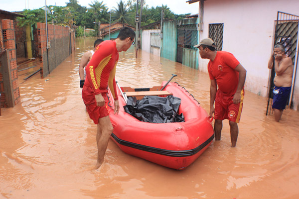 
        
            Alagamentos deixam Marabá em situação crítica
        
    