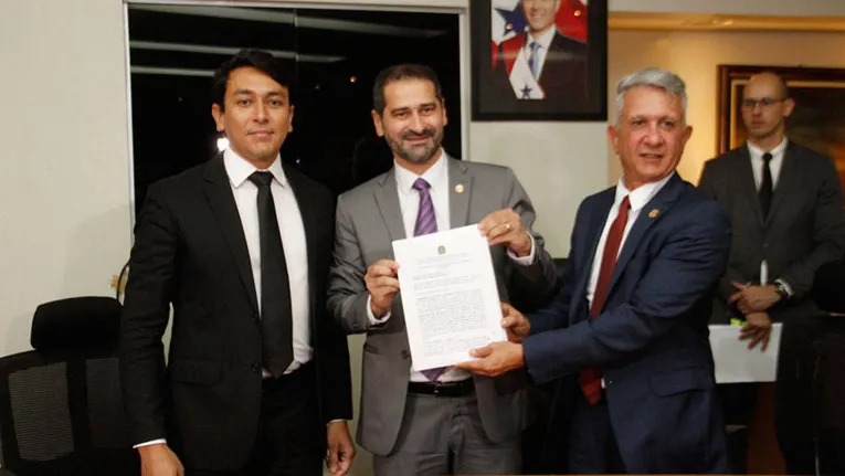 Da esq. para a dir.: O superintendente da PF no Pará, Wellington Santiago; o titular da Segup, Ualame Machado e o Diretor Nacional de Identificação da PF, Brasílio Brantes