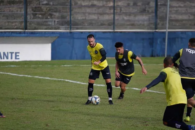 Remo realiza treino e Márcio Fernandes estuda opções no time titular