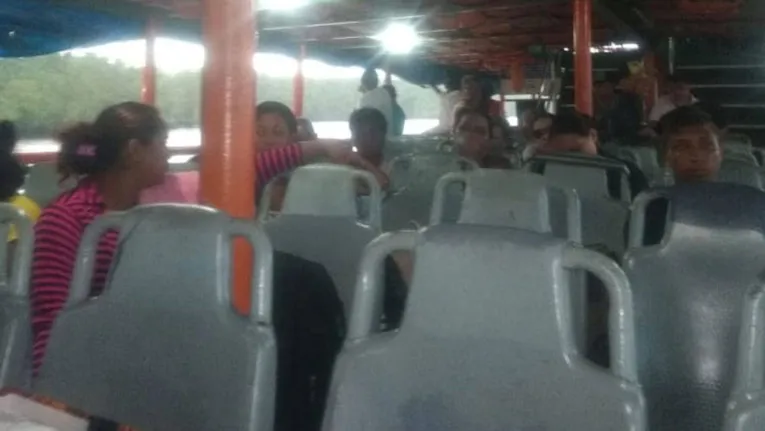 Navio que saiu de Belém para Marajó encalha próximo a Cotijuba
