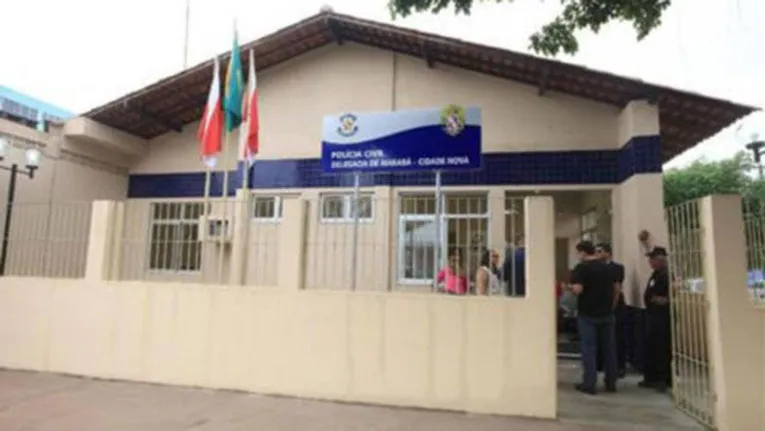 O caso foi levado para a delegacia. Vizinhos e familiares contiveram o acusado até a chegada da polícia