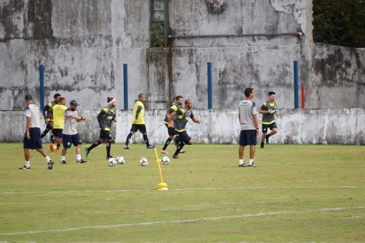 Chuva faz mudanças de planos e Remo treina parte física no Baenão