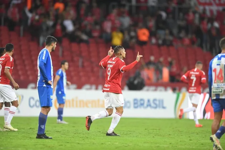 Internacional-RS vence e complica vida bicolor. Veja os gols