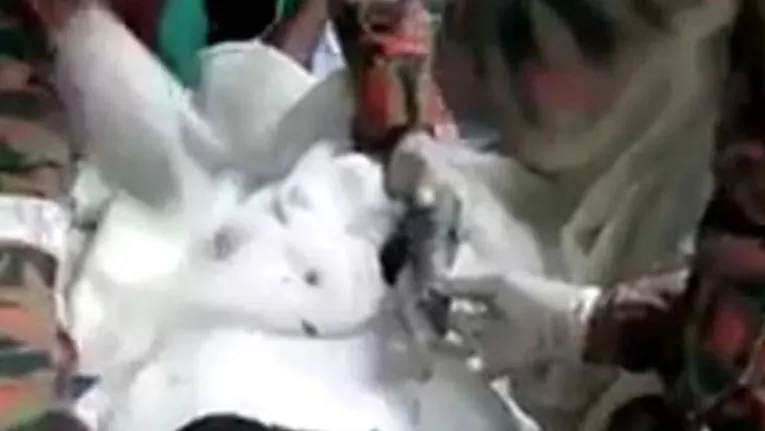 Adolescente prende o pênis no cano do banheiro e é socorrido pelos Bombeiros