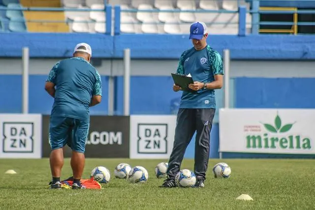 Era Leo Condé no Paysandu teve aproveitamento menor que Brigatti