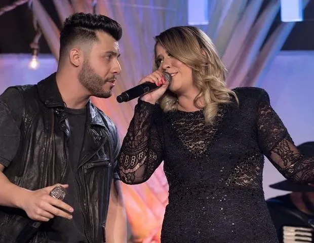 'Dois enganados'? Marília Mendonça revela namoro com cantor sertanejo