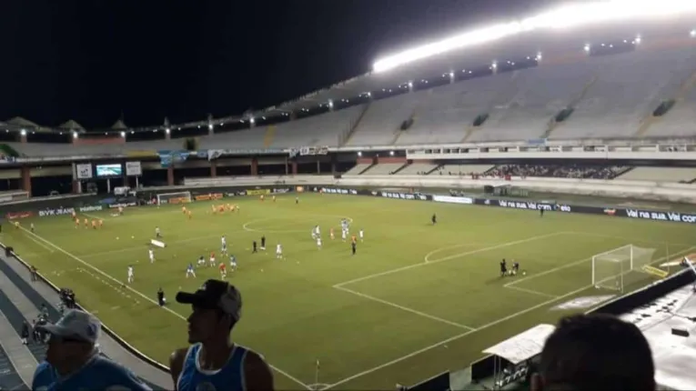 Ônibus do Paysandu fica no prego e jogadores pegam carona para ir ao Mangueirão