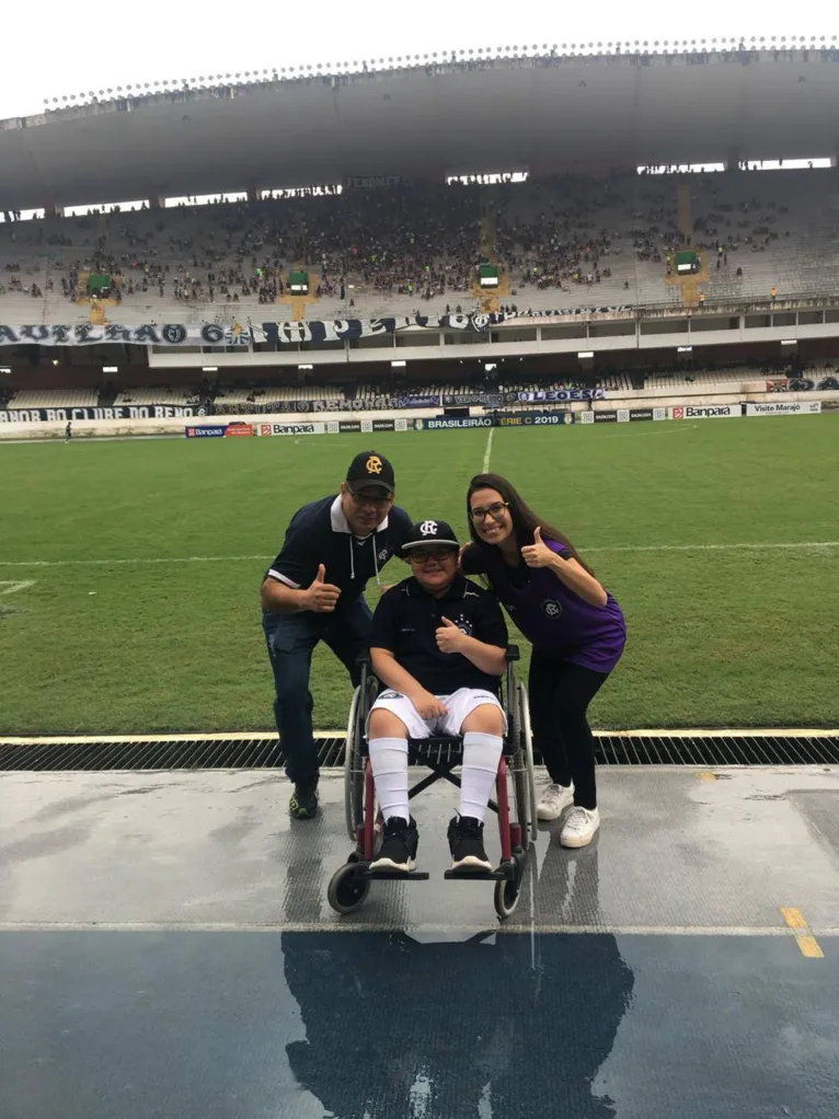 Garoto especial foi ao estádio ver jogo do Remo e emociona família
