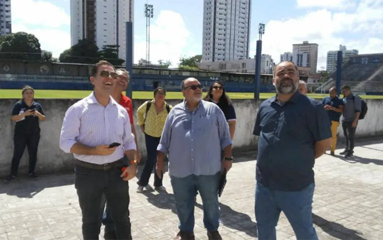 Engenheiro da CBF vistoria Baenão antes da reabertura
