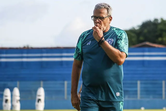 Técnico Hélio dos Anjos não comandará o Paysandu na próxima rodada da Série C