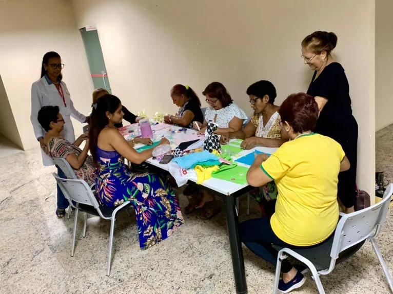 Clínica
realiza bazar com artesanatos feitos por pacientes e
acompanhantes