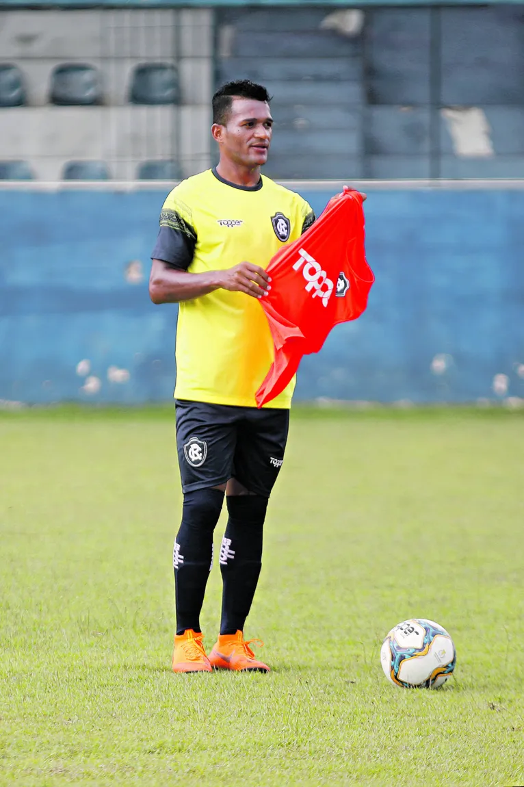 Alex Sandro deve ganhar pisto de titular no ataque do Remo

