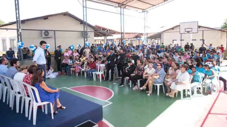 Governo entrega escola reformada e ampliada