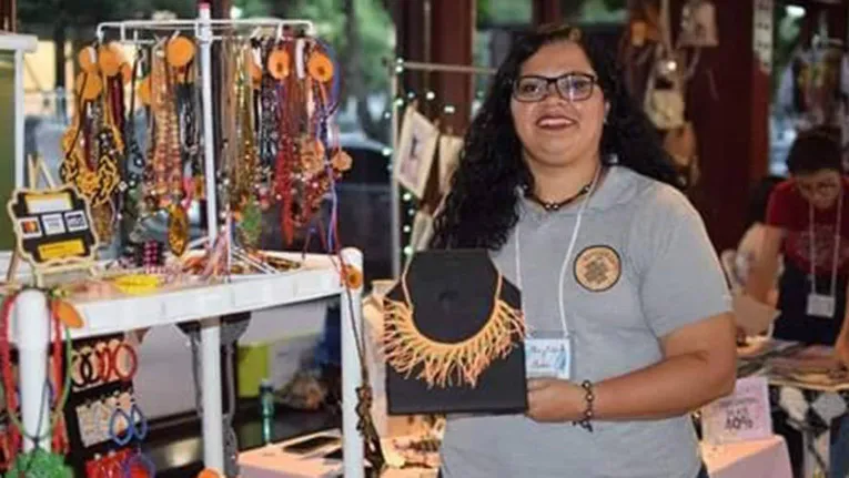 Feira reúne moda, artesanato e terá show da Banda Fruta Quente