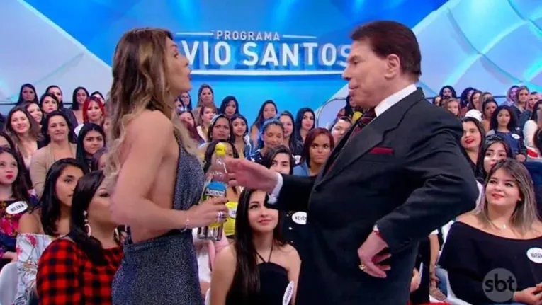 Lívia Andrade é chamada de 'bêbada' e 'maconheira' e expulsa de programa por Sílvio Santos; veja o vídeo!