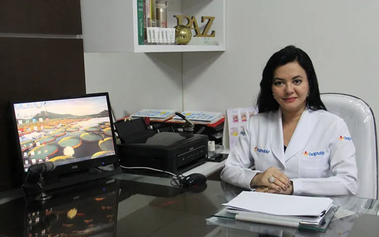 Dermatologista dá dicas de cuidados com as crianças durante o verão. 