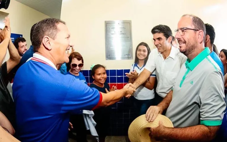 Governo entrega obras e anuncia novos serviços