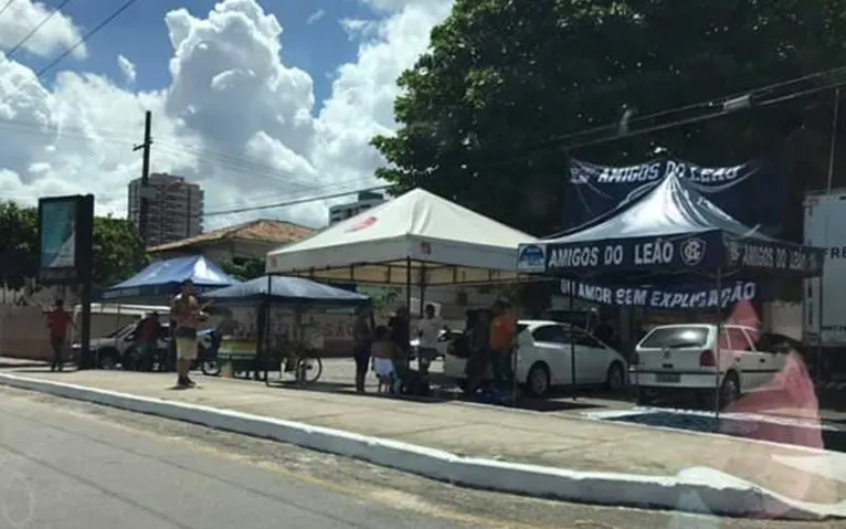 Torcedores e ambulantes já tomam as redondezas do Baenão