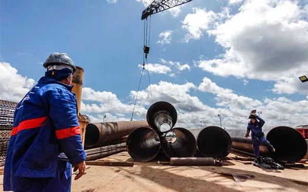 Após a fase de cravação das estacas do mastro central começará o trabalho da forma do bloco e do mastro.