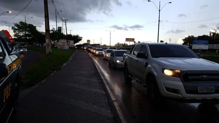 Retorno para Belém é marcado por engarrafamento neste domingo (14)