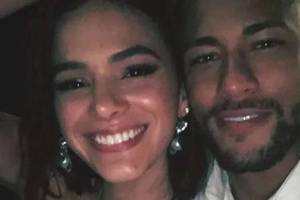Bruna Marquezinhe é flagrada com ex de Kourtney Kardashian