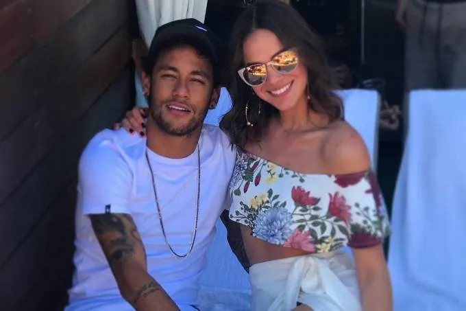 Bruna Marquezinhe é flagrada com ex de Kourtney Kardashian