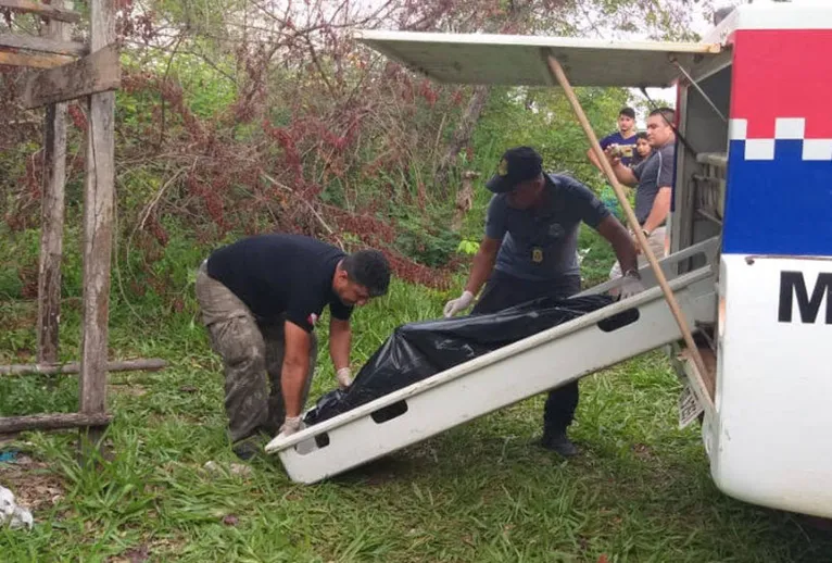 A vítima, identificada apenas como Janaína, teve a cabeça e o seio do lado direito arrancados
