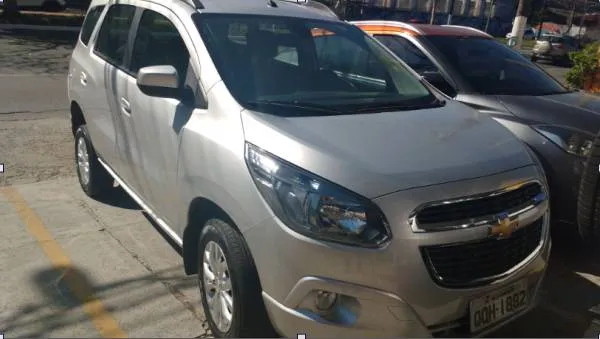 Estudante precisa de carro adaptado para voltar a frequentar universidade. E você pode ajudar
