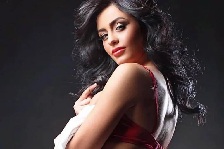 Ex- coelhinha da Playboy morre após tomar 'detox caseiro' 