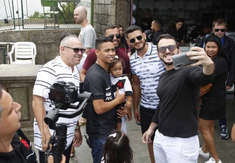 Pikachu é o quarto jogador a ter a marca de 200 jogos pelo Vasco