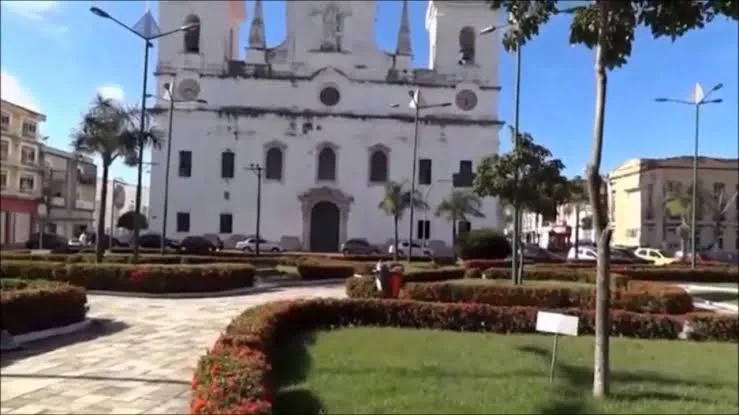 O final da cauda ficaria debaixo da Igreja da Sé, no bairro da Cidade Velha