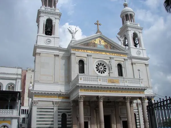 A cabeça da cobra grande, segundo a lenda, estaria sob o altar-mor da Basílica de Nazaré 