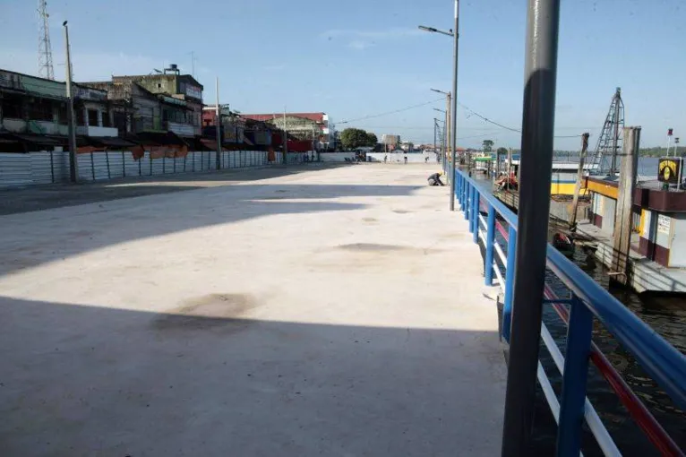 Helder Barbalho inaugura orla e anuncia reabertura de hospital em Abaetetuba